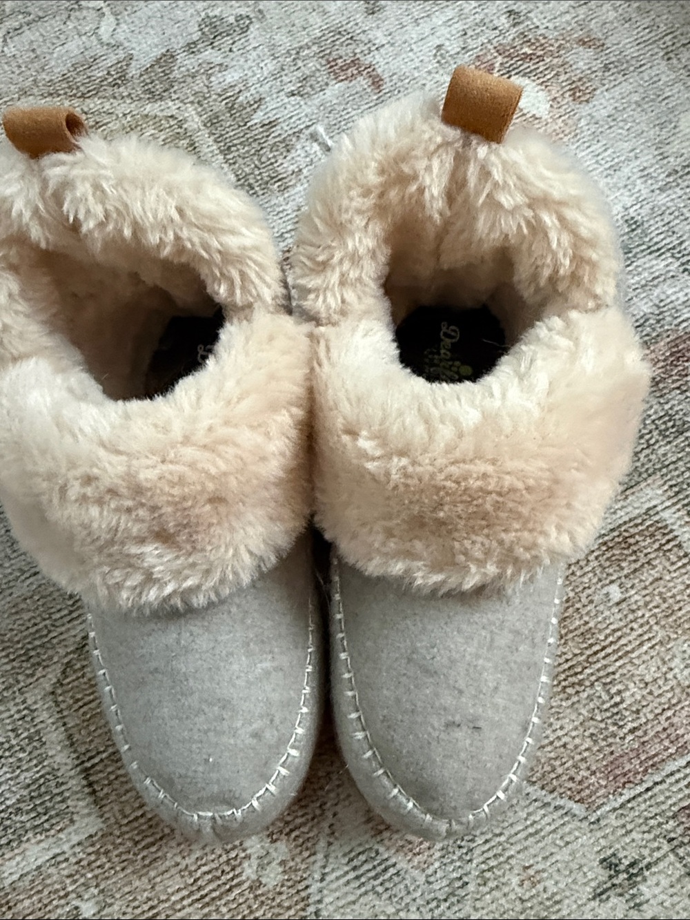 dearfoams Women's Cream Faux-Fur Clog Slippers